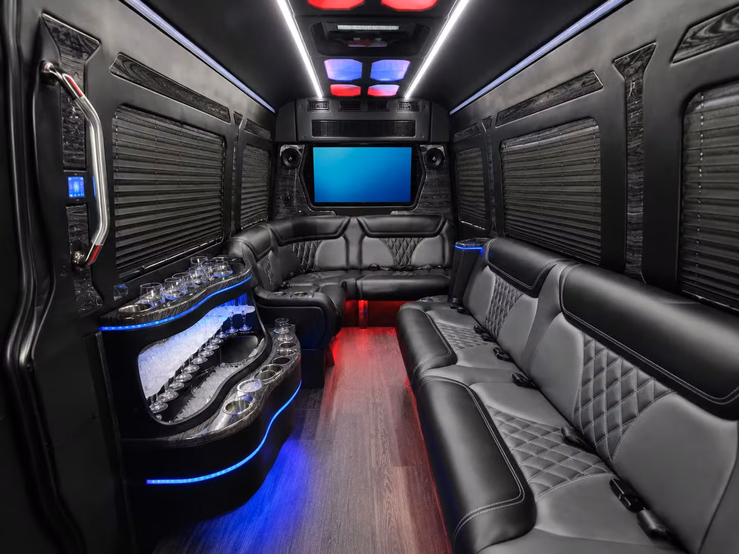 charterbusrentaldetroit com can help you lock in detroit prom transportation before it sells out