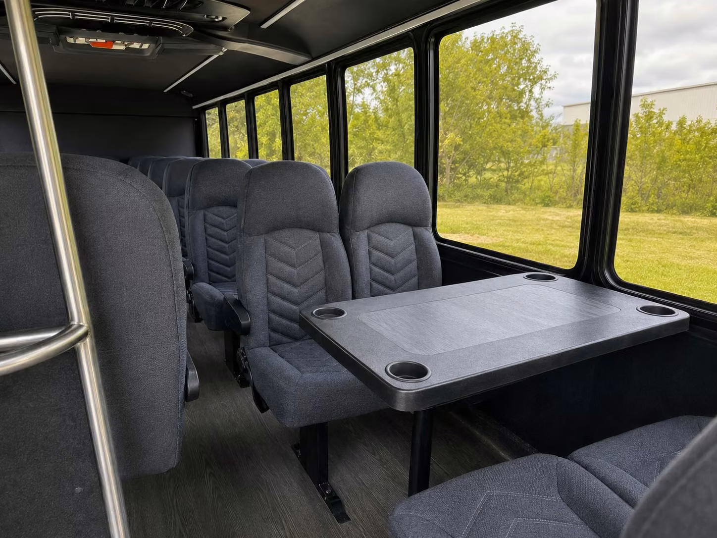 detroit 20 passenger minibus rental