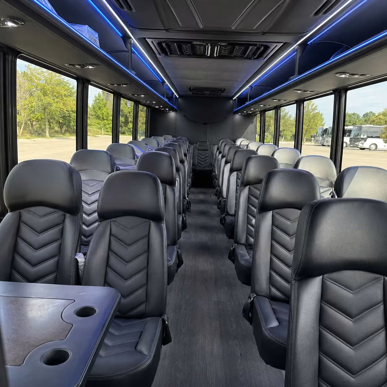 detroit 30 passenger minibus rental