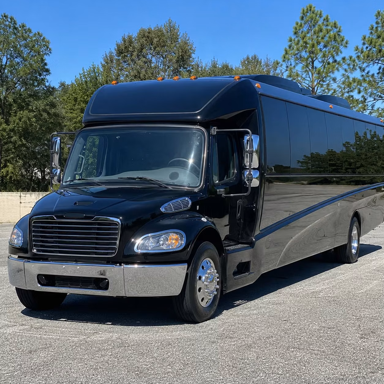 detroit 35 passenger minibus rental
