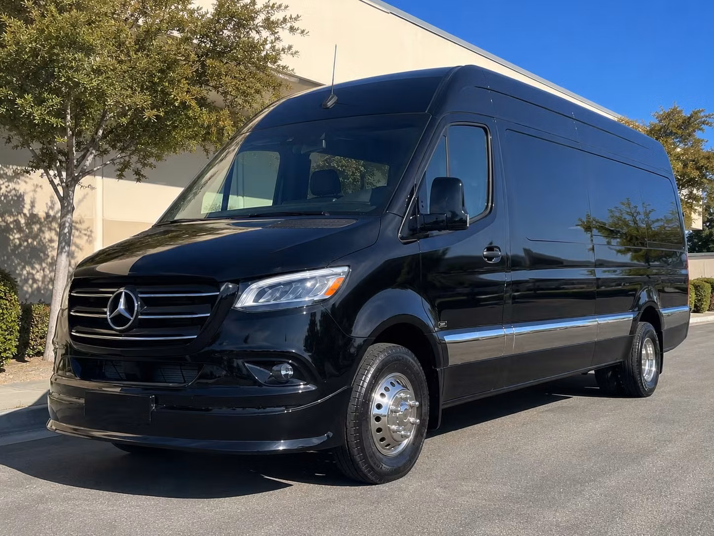 detroit sprinter limo rental